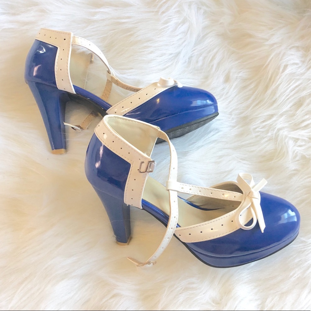 Vero Cuoio Patent Leather Blue & White Bow Heels